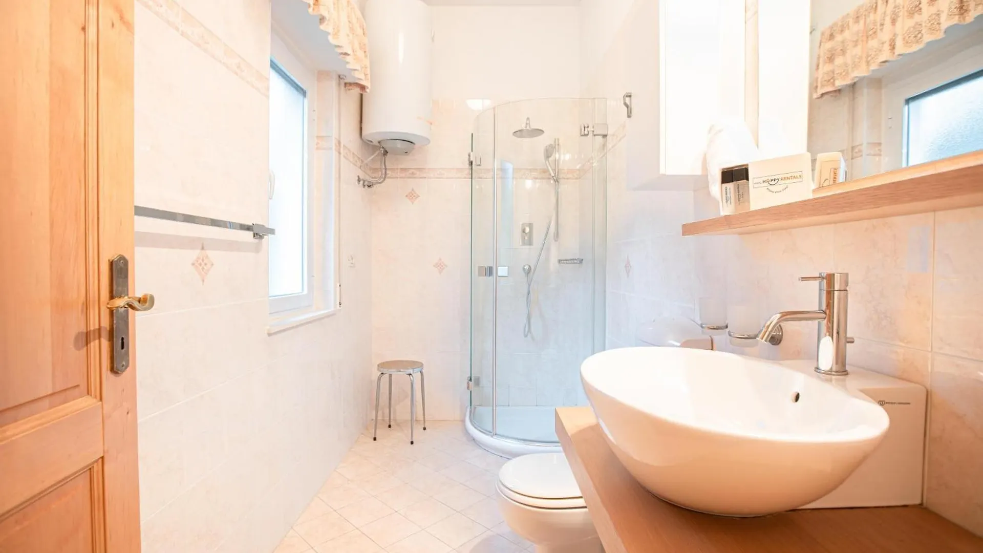 Paradiso Al Mare Shared Pool - Happy Rentals Diano Marina Italy