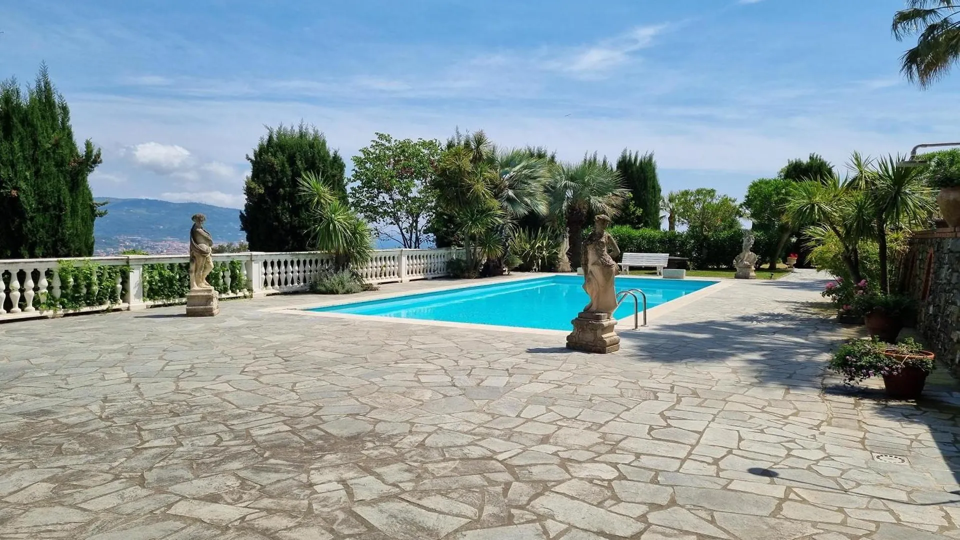 Paradiso Al Mare Shared Pool - Happy Rentals Diano Marina Apartment