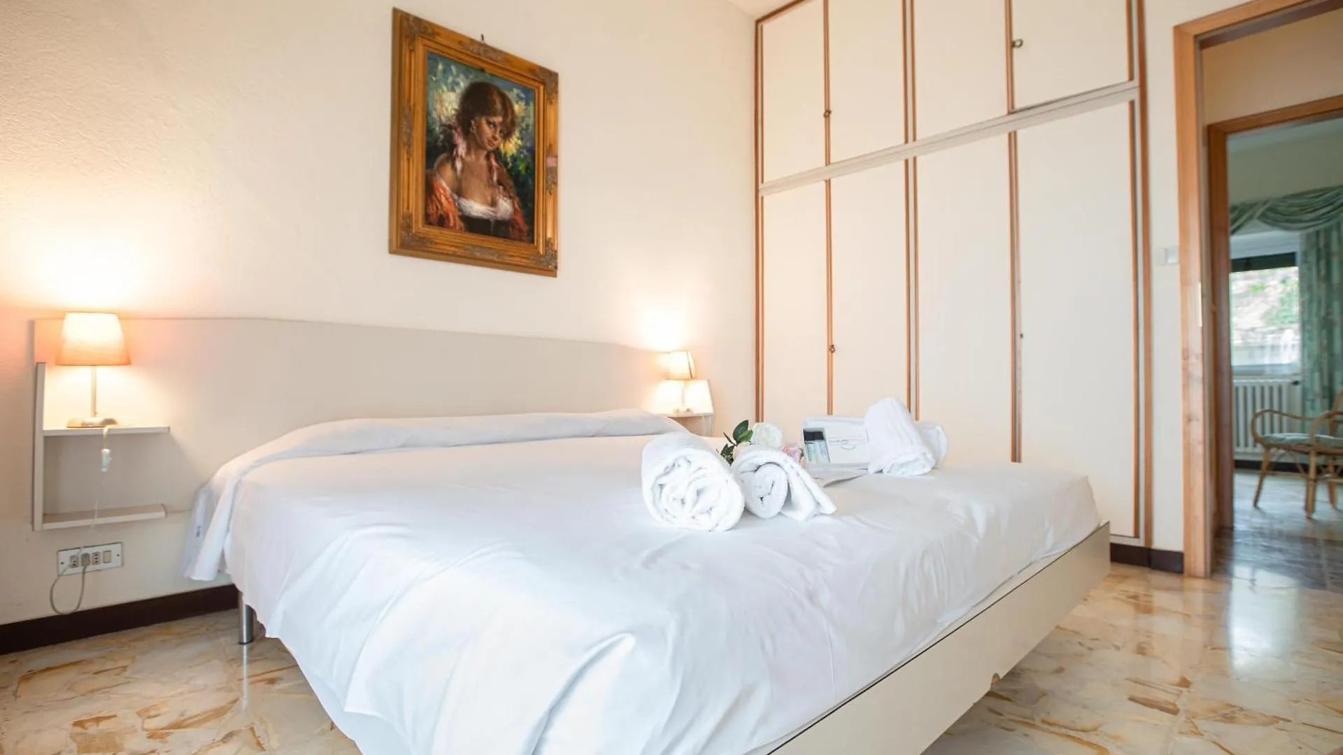 Paradiso Al Mare Shared Pool - Happy Rentals Diano Marina