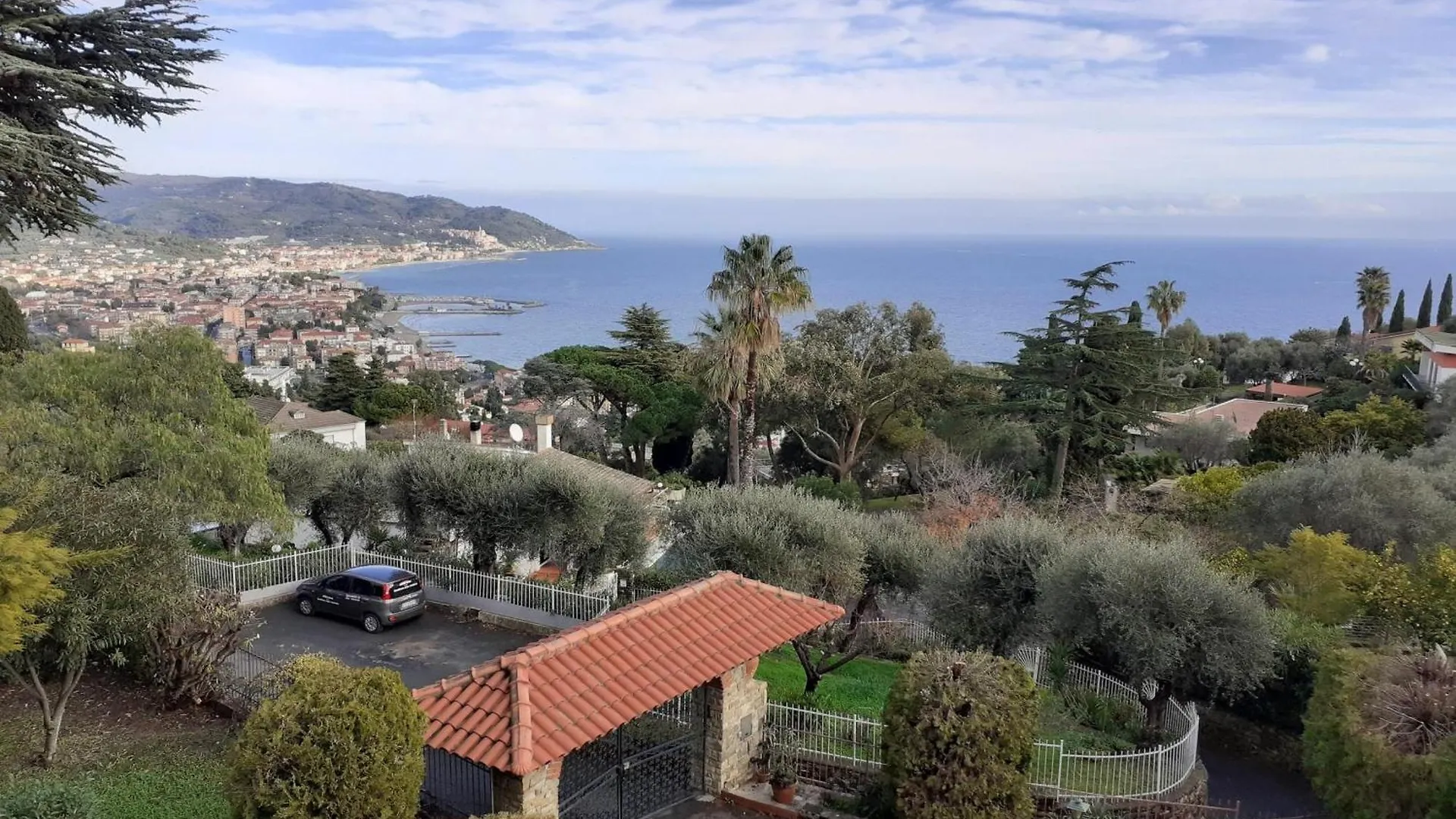 Paradiso Al Mare Shared Pool - Happy Rentals Diano Marina Italy