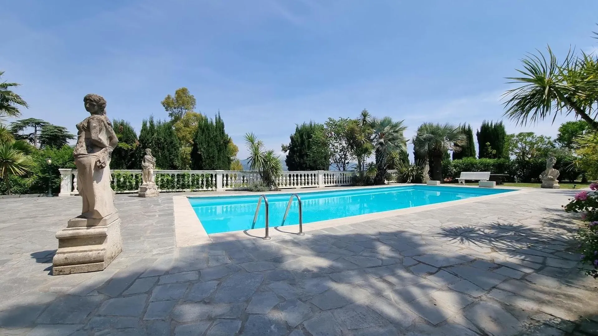 Paradiso Al Mare Shared Pool - Happy Rentals Diano Marina