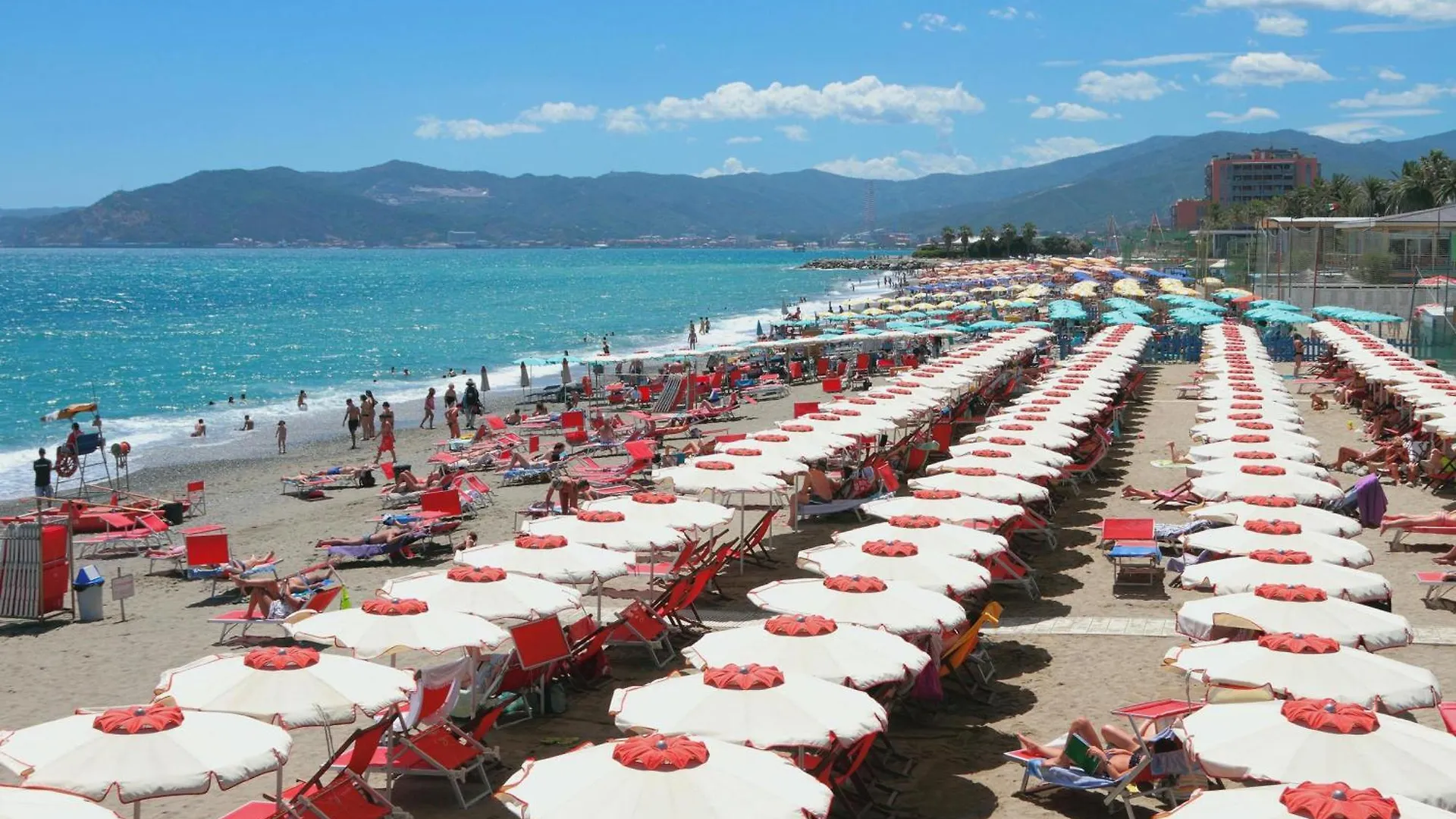 Paradiso Al Mare Shared Pool - Happy Rentals Diano Marina